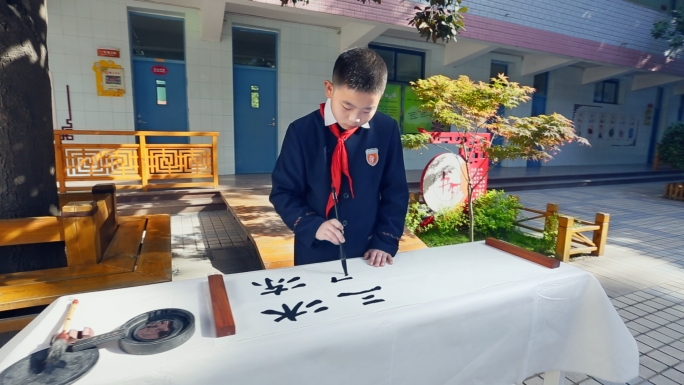 学校小学书法社团少儿书法大赛写毛笔字