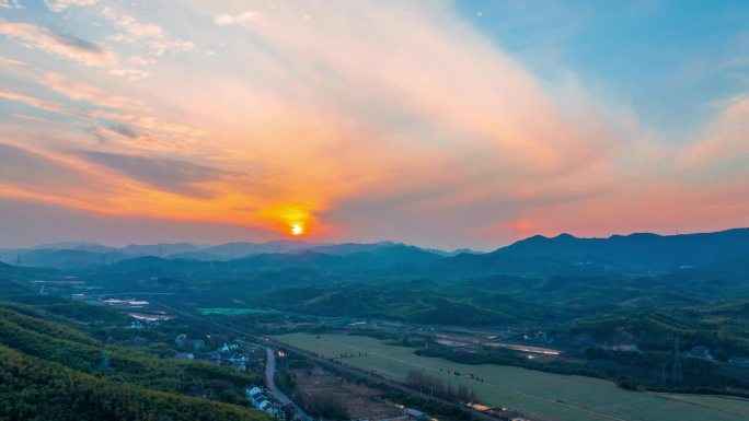 优美乡村夕阳延时实拍素材