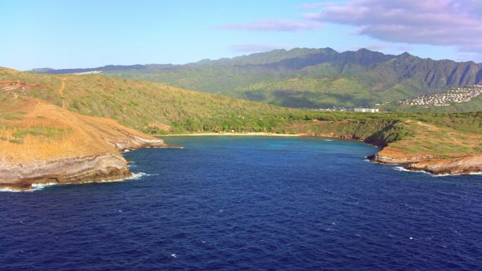 鸟瞰图显示瓦胡岛的花沼湾