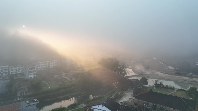 浙江温州泰顺乡村霞光笼罩的村落
