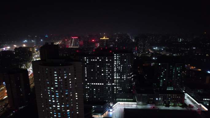 大楼窗户飞远城市夜景