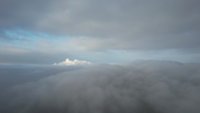 无人机穿越高空云层4K航拍