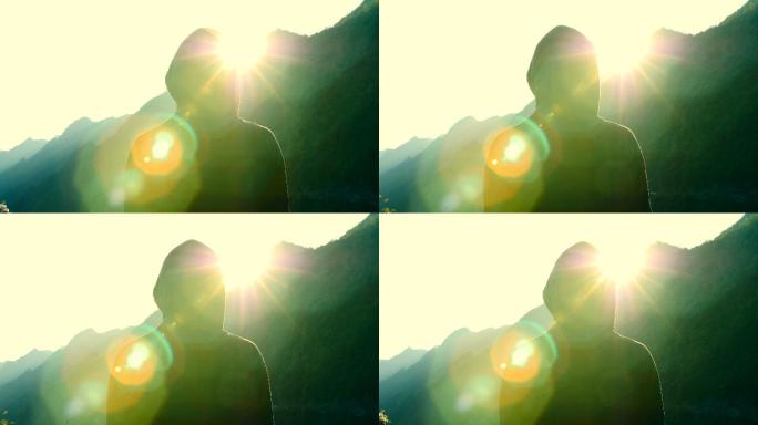 在山上看日落的人光影意境艺术山顶逆光人影