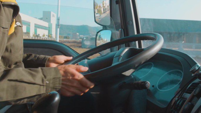 货车司机商品砼司机开车上车货车安全驾驶