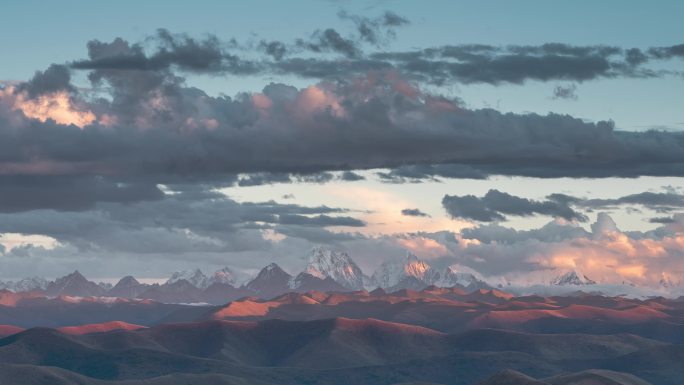 贡嘎雪山晚霞延时摄影