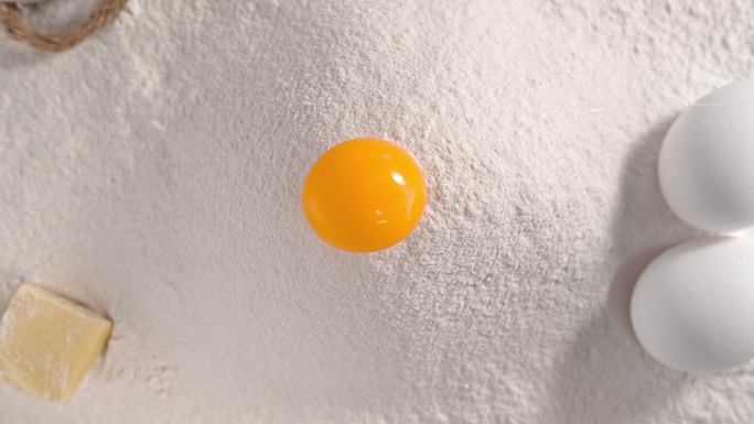 掉入面粉里的蛋黄鸡蛋饼美食制作蛋黄派