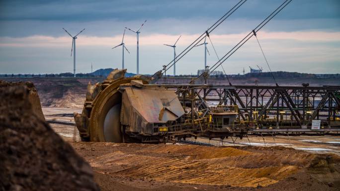 采煤露天矿产资源大型机械化