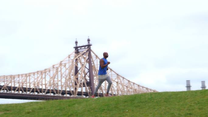 男子在纽约市晨跑秋季运动服装速度