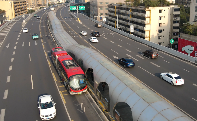 城市交通成都二环高架BRT快速公交专用道