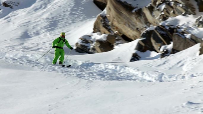 失败的滑雪跳跃极限运动运动员训练