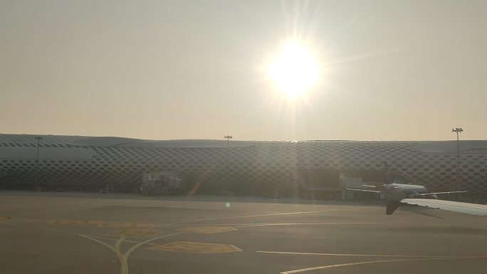 飞机落地 深圳机场 机场实拍 降落停靠