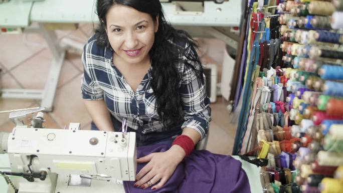裁缝女工缝纫机商业缝合