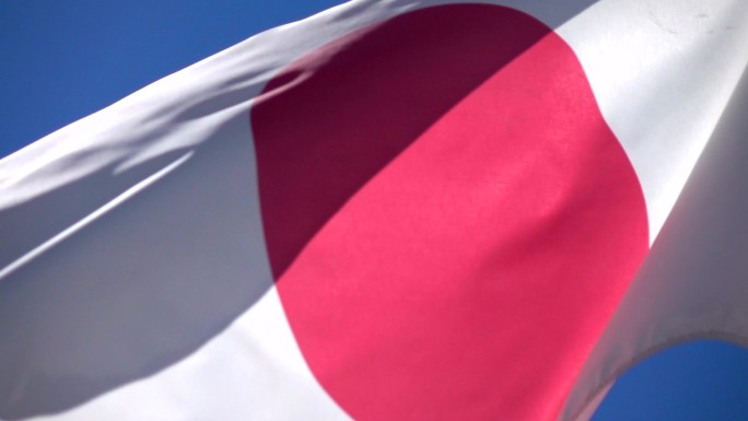 慢动作风中的日本国旗