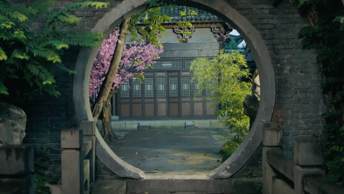 中式庭院圆形拱门