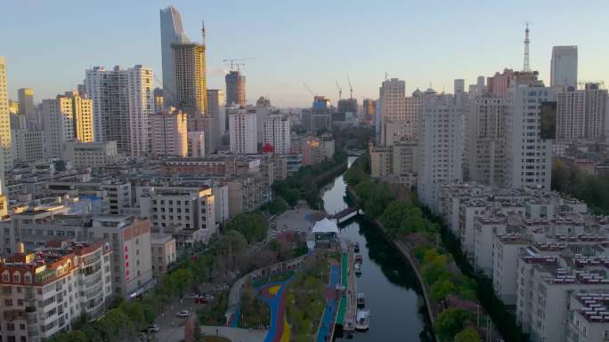 昆明城市夕阳恒隆广场青年路甜甜圈航拍