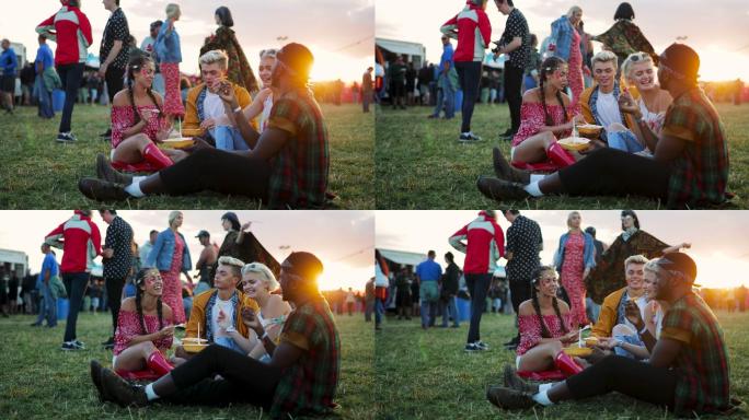 一群朋友在野外的音乐节帐篷外吃饭。