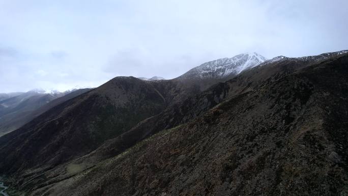 东达山318川藏线芒康至左贡路段航拍素材