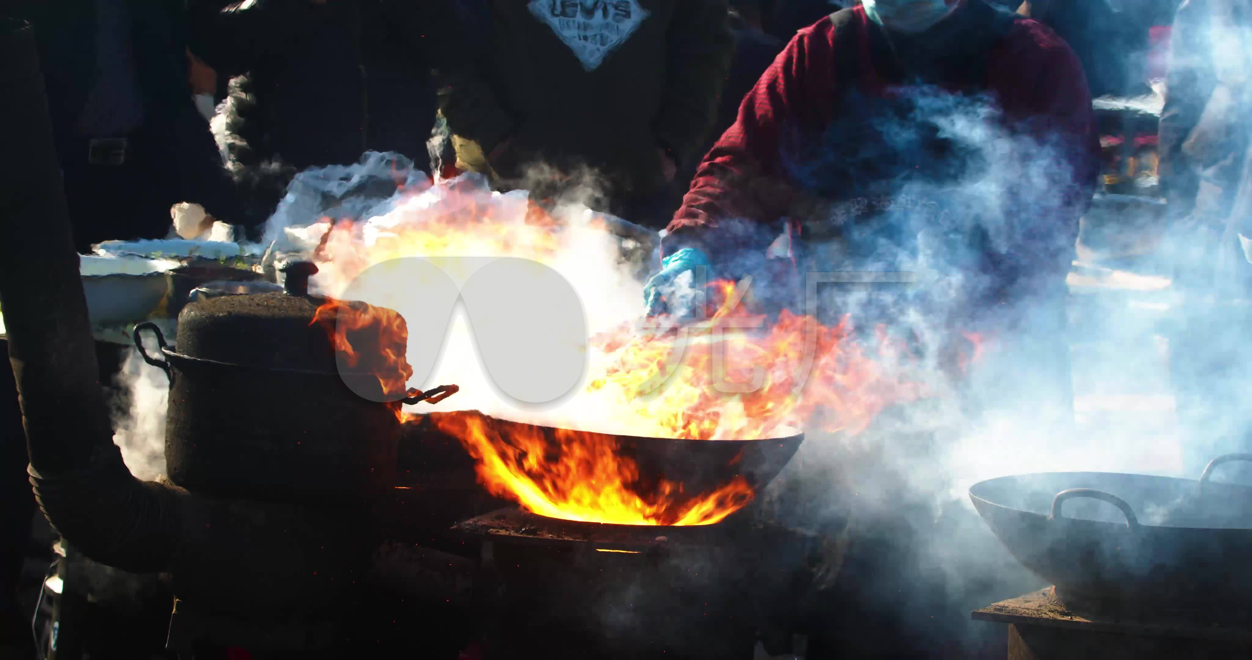 油锅起火正确的处理方法是什么 - 匠子生活