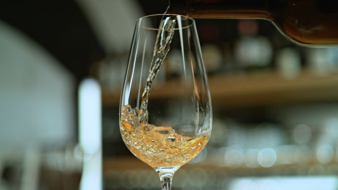 白葡萄酒香槟干白酒水饮品酿造酿制