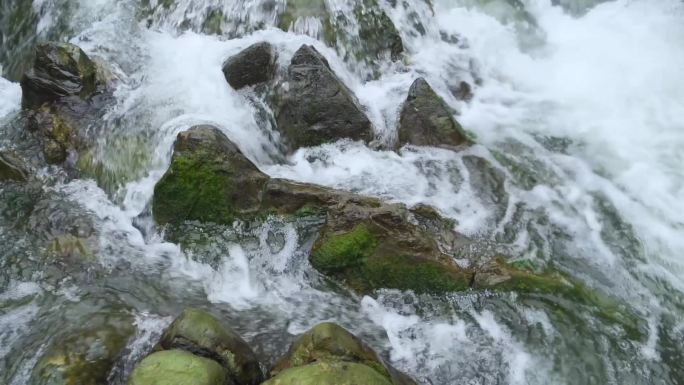 高山流水自然资源生活用水饮用水清澈山泉水