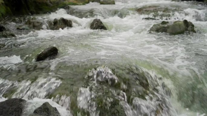 自然资源高山流水生活用水饮用水清澈山泉水