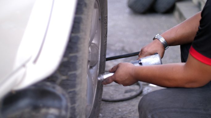 轮胎维修和保养更换轮胎