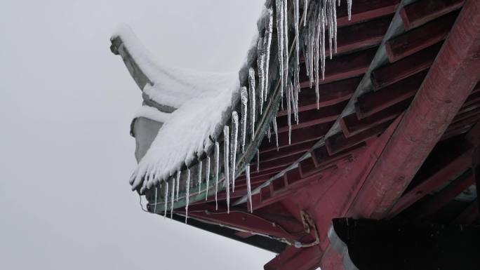 古建筑上的冰挂实拍