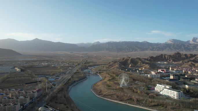 青海德令哈西北海西小城城市建筑楼宇运河