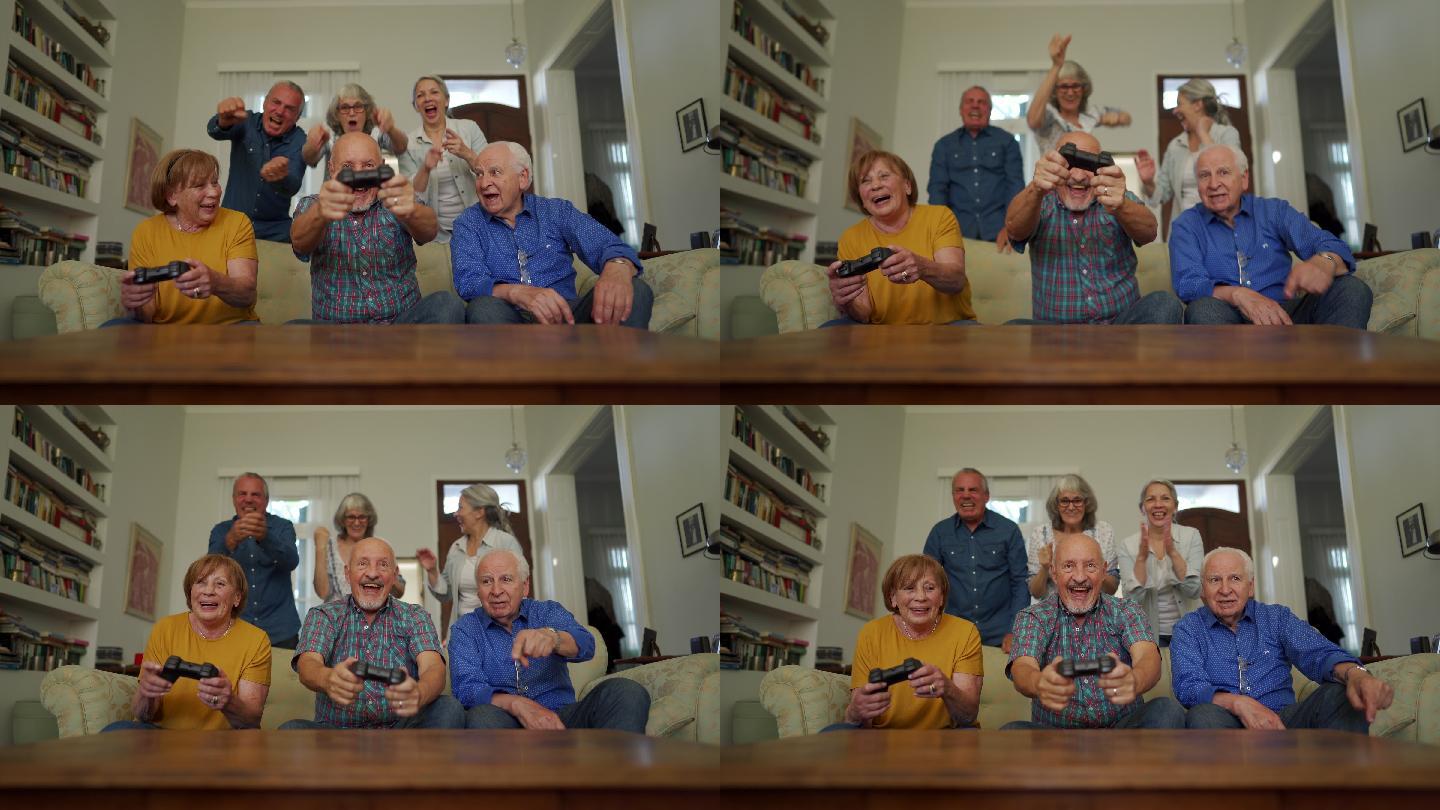老年人在养老院玩电子游戏