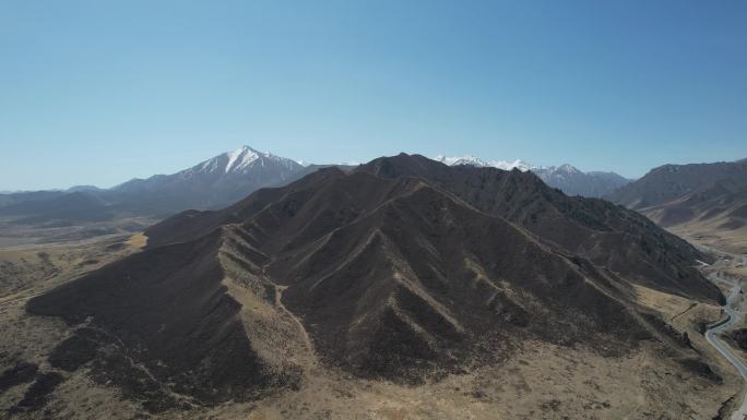 甘肃扁都口公路雪山草原