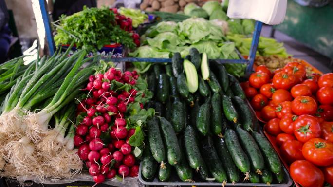 市场摊位上的蔬菜
