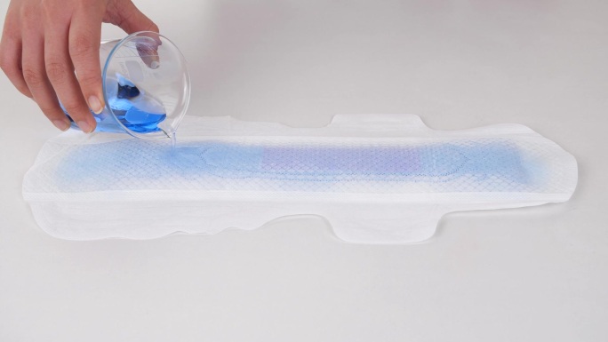 卫生巾解剖内部结构吸水性试实验效果实拍