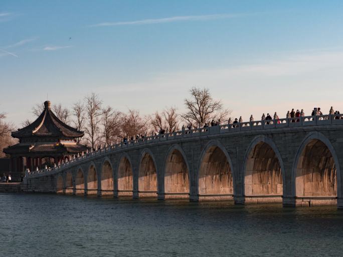 北京颐和园十七孔桥金光穿洞风景