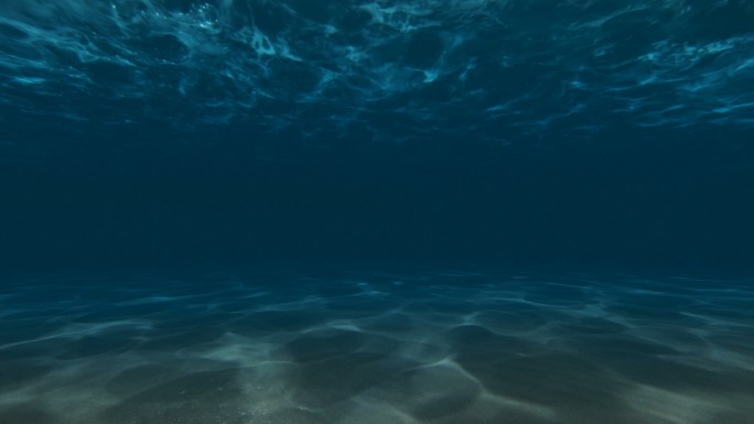 清澈的深海海水，阳光反射在底沙上