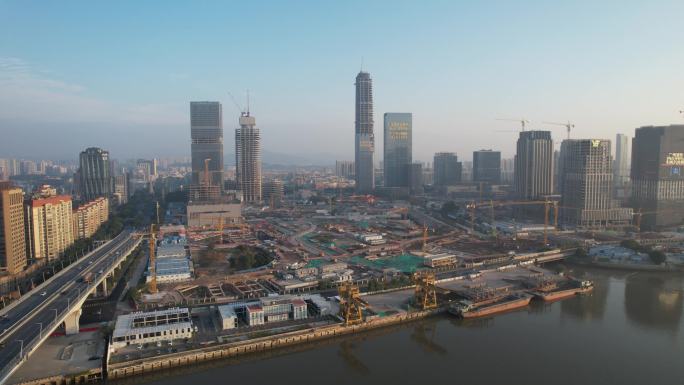 广州国际金融城建设吊臂开发房地
