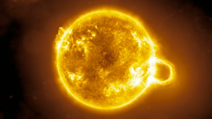 刚出现的太阳耀斑太阳燃烧太阳火球太阳日冕
