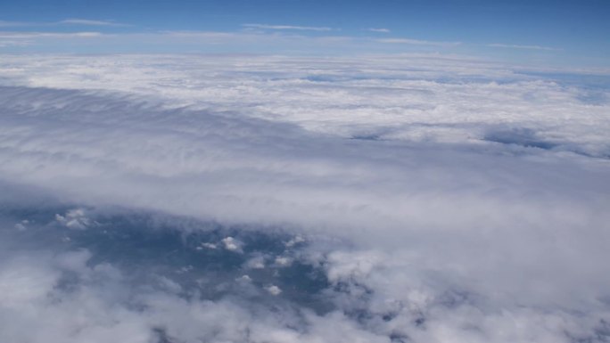 飞机窗外风景蓝天白云高空云航行旅行回家