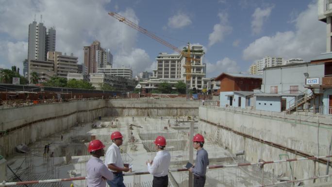 非洲坦桑尼亚市中心建筑工地工程师