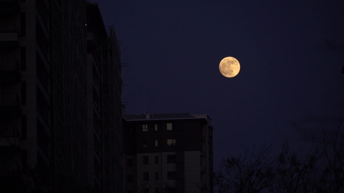月亮城市楼顶升起延时