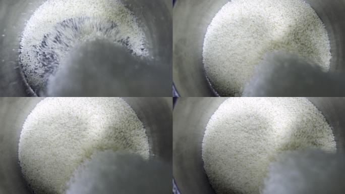 装干米的锅