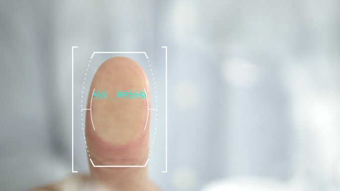 将拇指放在生物识别玻璃扫描仪上