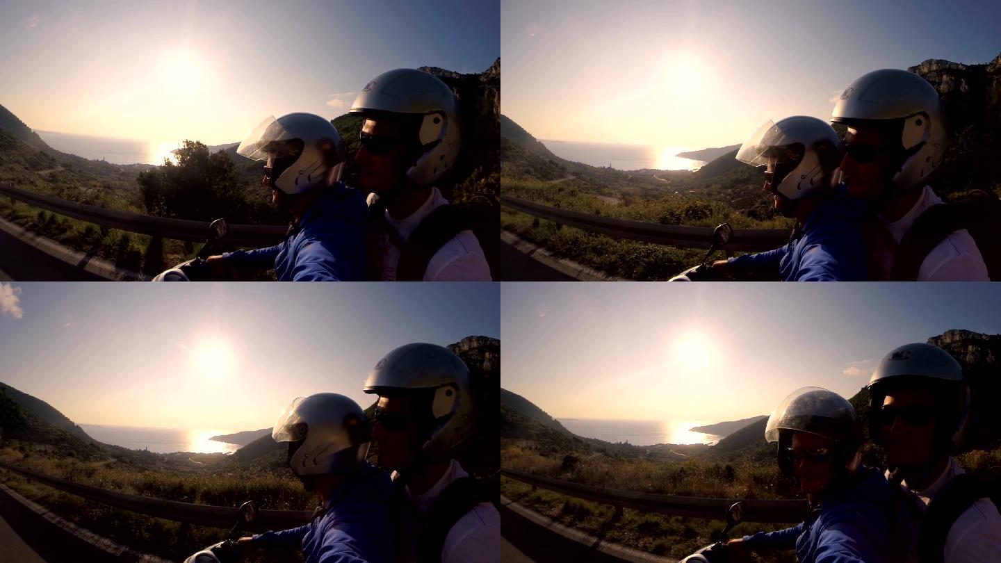 两名男子在日落时骑着摩托车