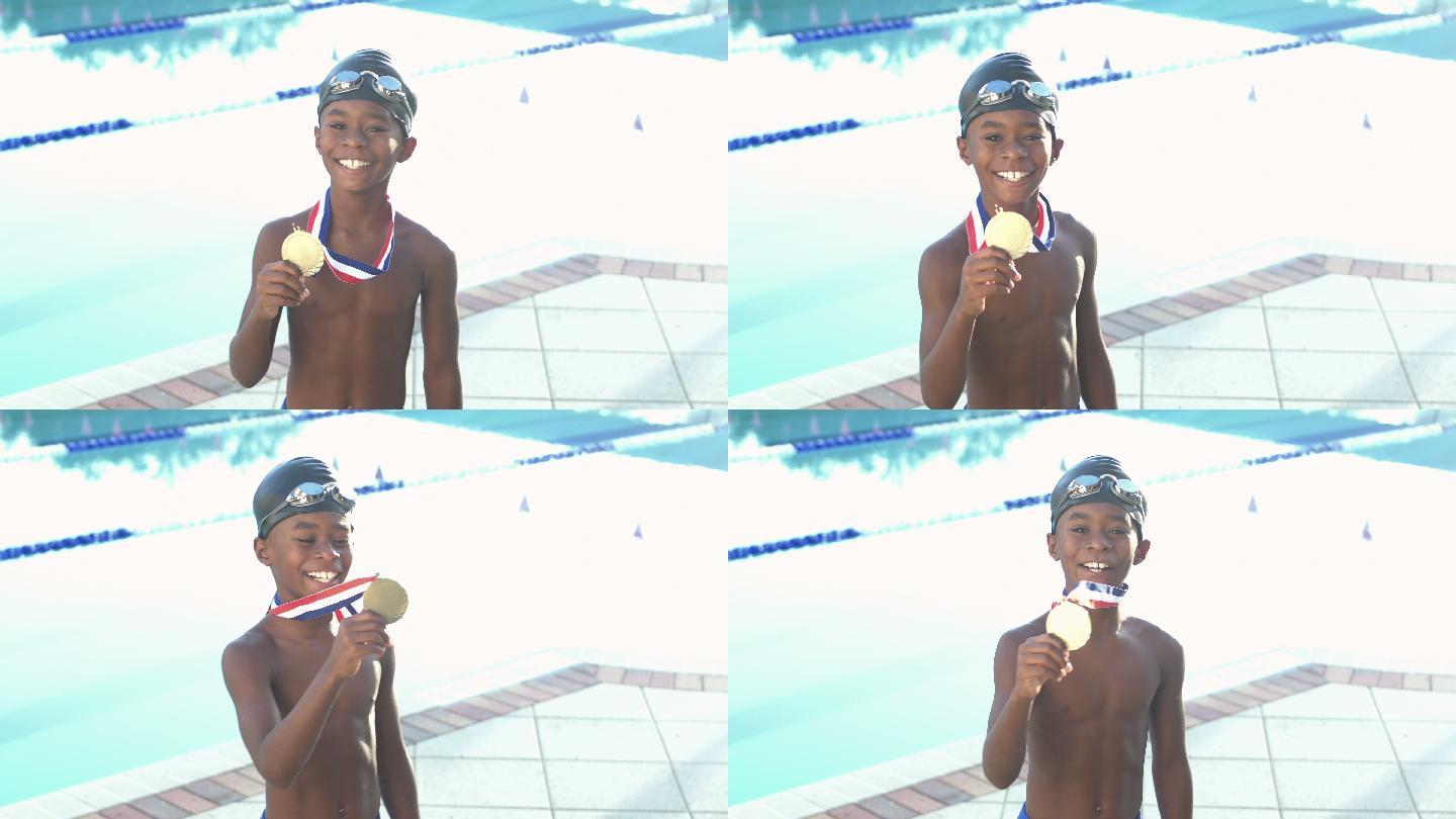 游泳运动员因赢得比赛而获得奖牌