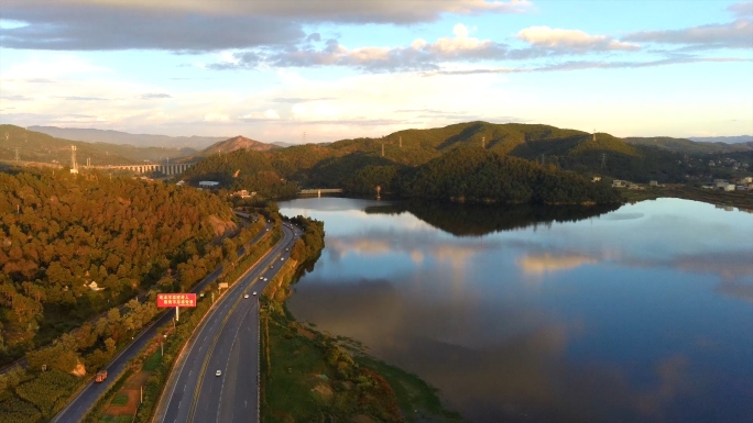 湖边落日 黄昏美景 绚丽晚霞 高速公路