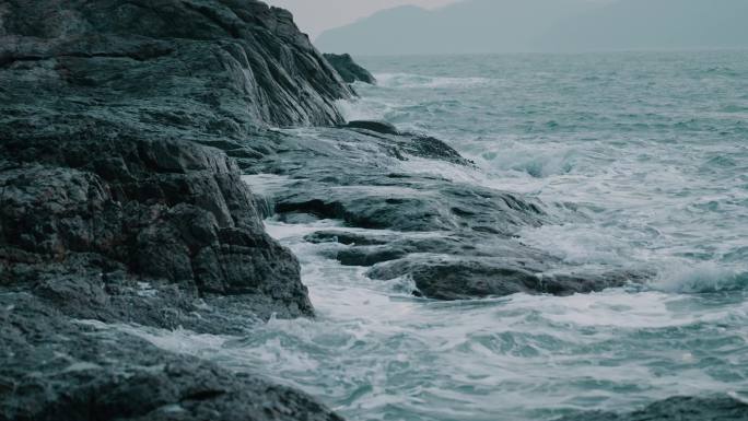 海浪礁石