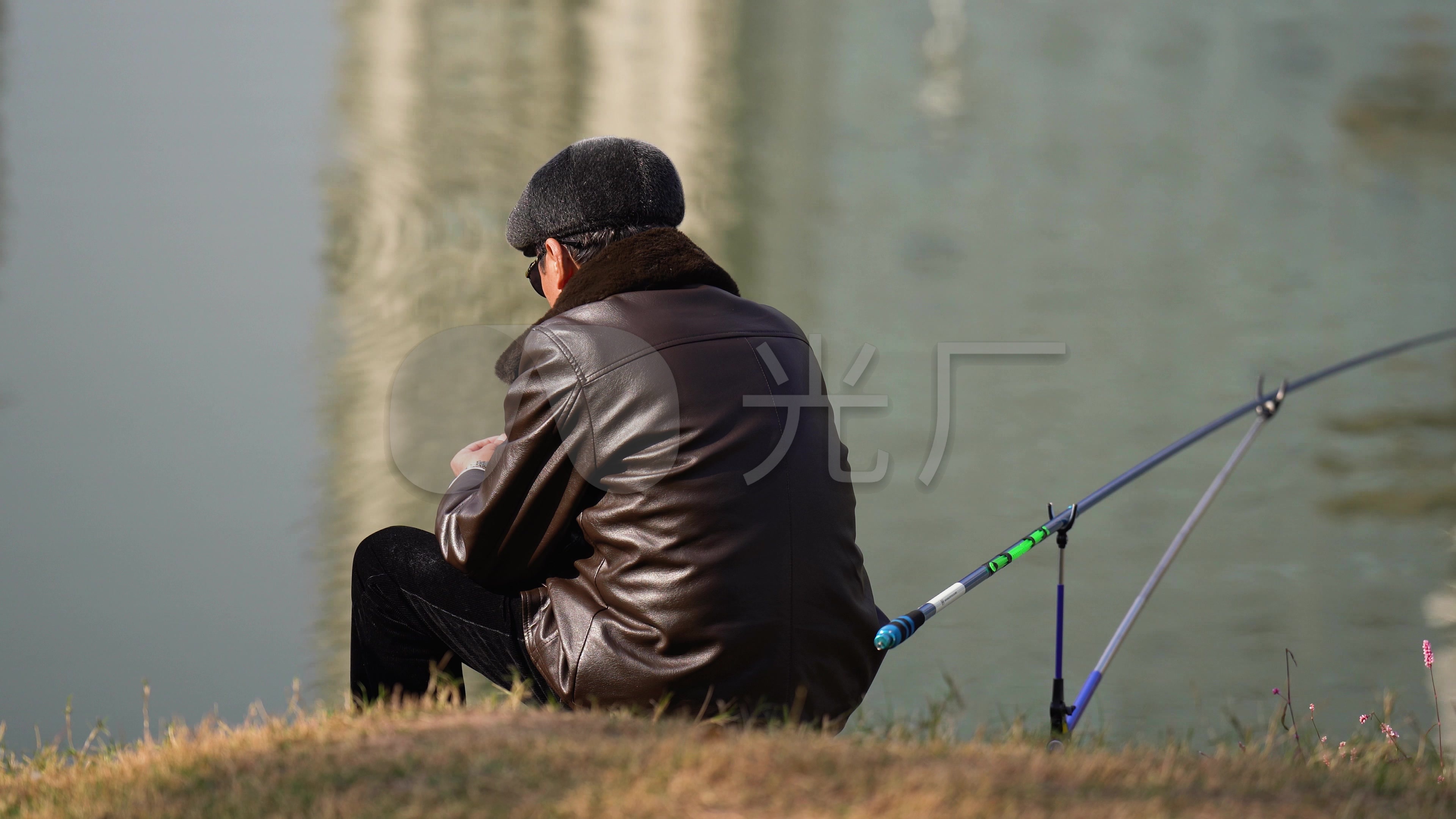 Elderly Couple Sitting On Park Chair Back View Picture And HD Photos ...