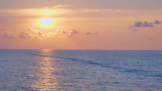 大海夕阳波光粼粼的大海唯美的海面