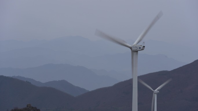 高山山顶新能源风力发电风车山峰原素材