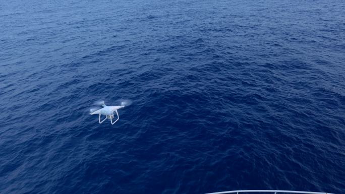 海面上飞行的无人机