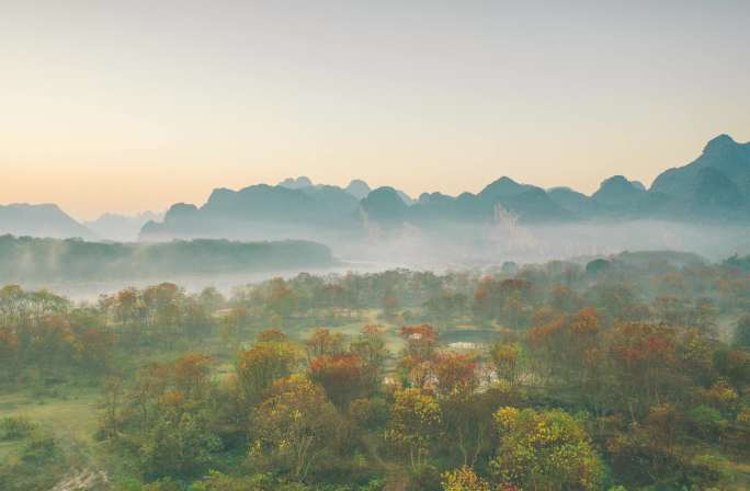 桂林乌桕滩航拍延时日出大气风景漓江山水